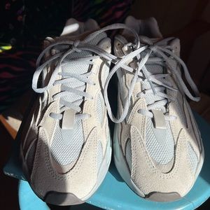 YEEZY BOOST 700 V2 HOSPITAL BLUE womensSize 9 Men size 7.5